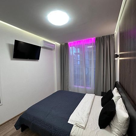 Rybalsky Studio Apartment Dnipro View Киев Экстерьер фото