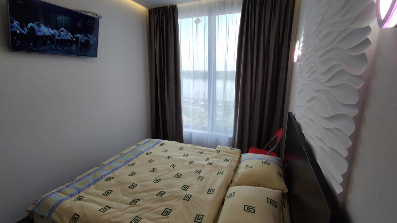 Rybalsky Studio Apartment Dnipro View Киев Экстерьер фото