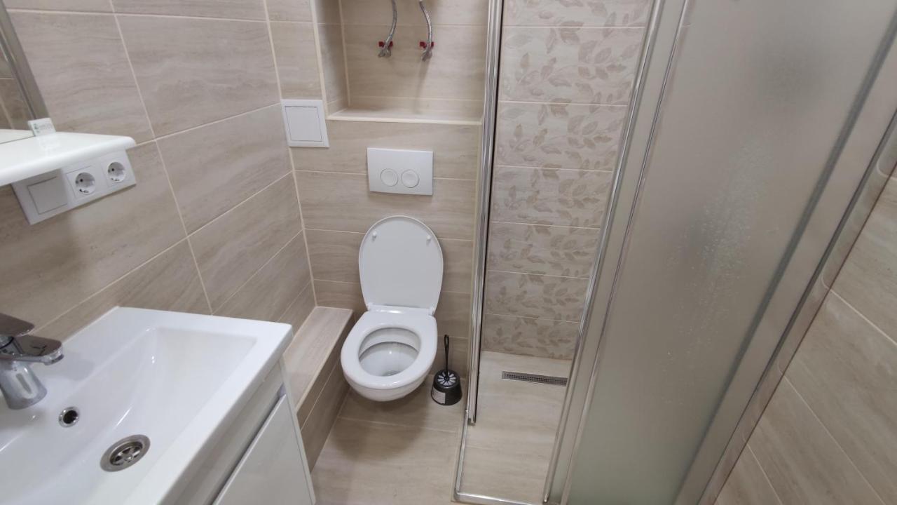 Rybalsky Studio Apartment Dnipro View Киев Экстерьер фото