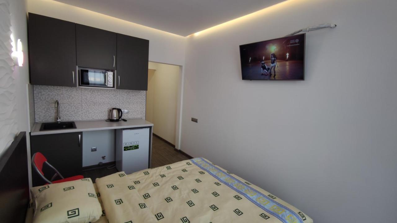 Rybalsky Studio Apartment Dnipro View Киев Экстерьер фото