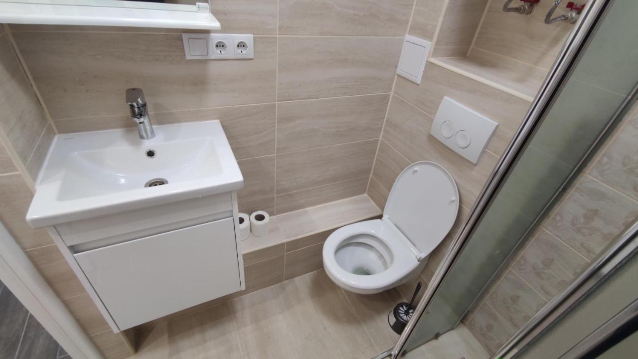 Rybalsky Studio Apartment Dnipro View Киев Экстерьер фото