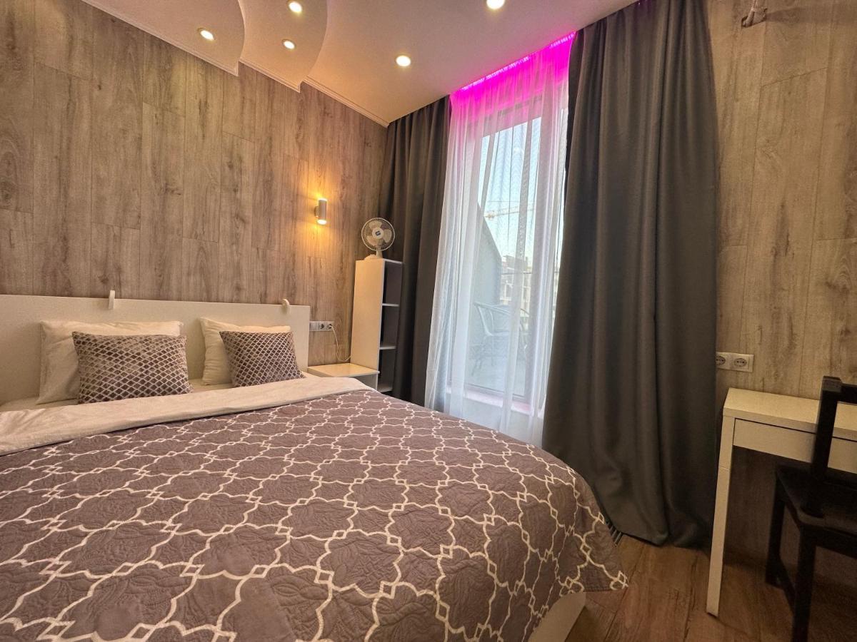 Rybalsky Studio Apartment Dnipro View Киев Экстерьер фото